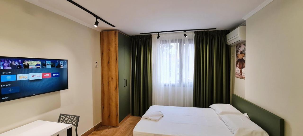 2V1 - Center Apartment 3 Tirana Kültér fotó
